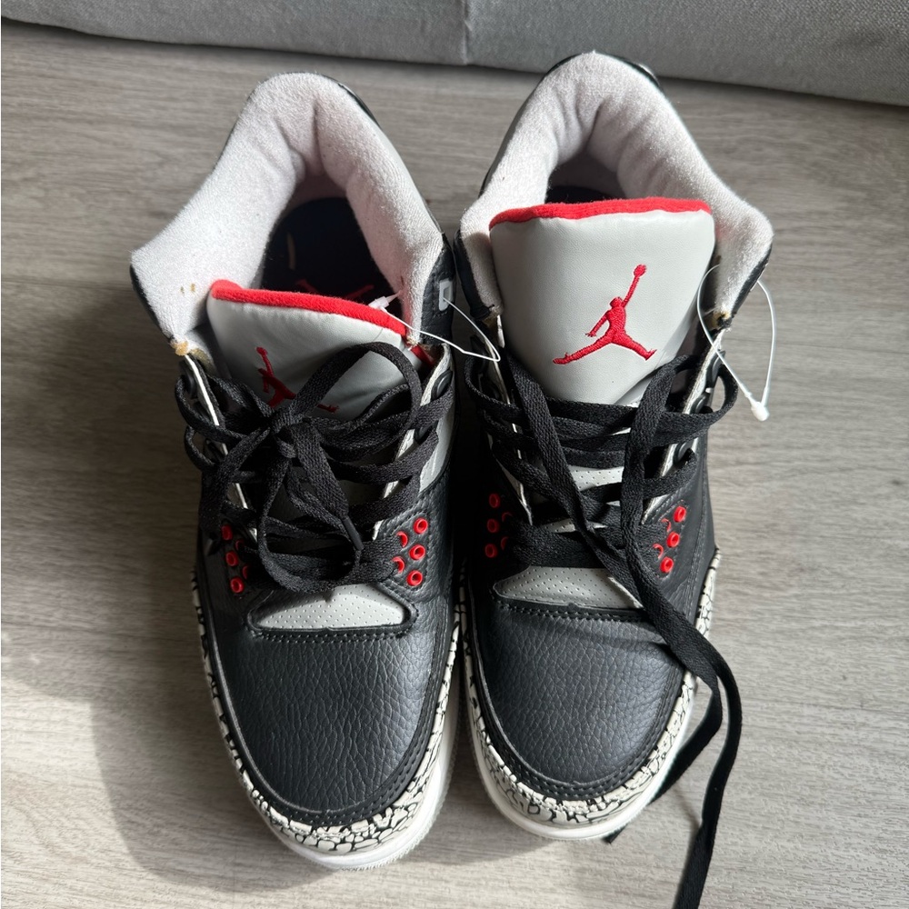Cement Jordan 3s